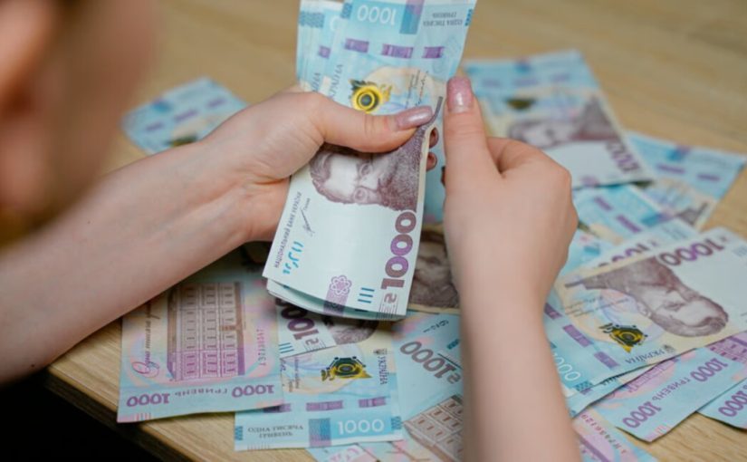 Реальные зарплаты ниже официальных: сколько на самом деле зарабатывают украинцы Prozoro.net.ua