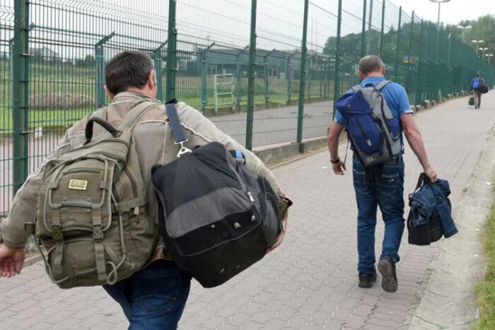 Україна хоче повернути біженців додому: для чого просять дані в ЄС