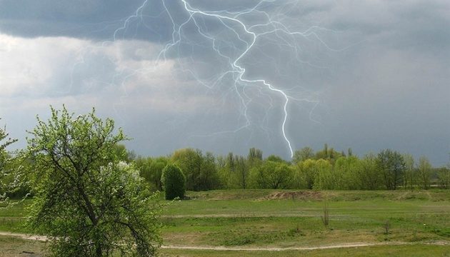 Мощная непогода надвигается на Украину: какие области пострадают больше всего