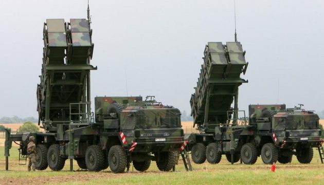 Європейські союзники почали згортати фінансування зброї для України — WP