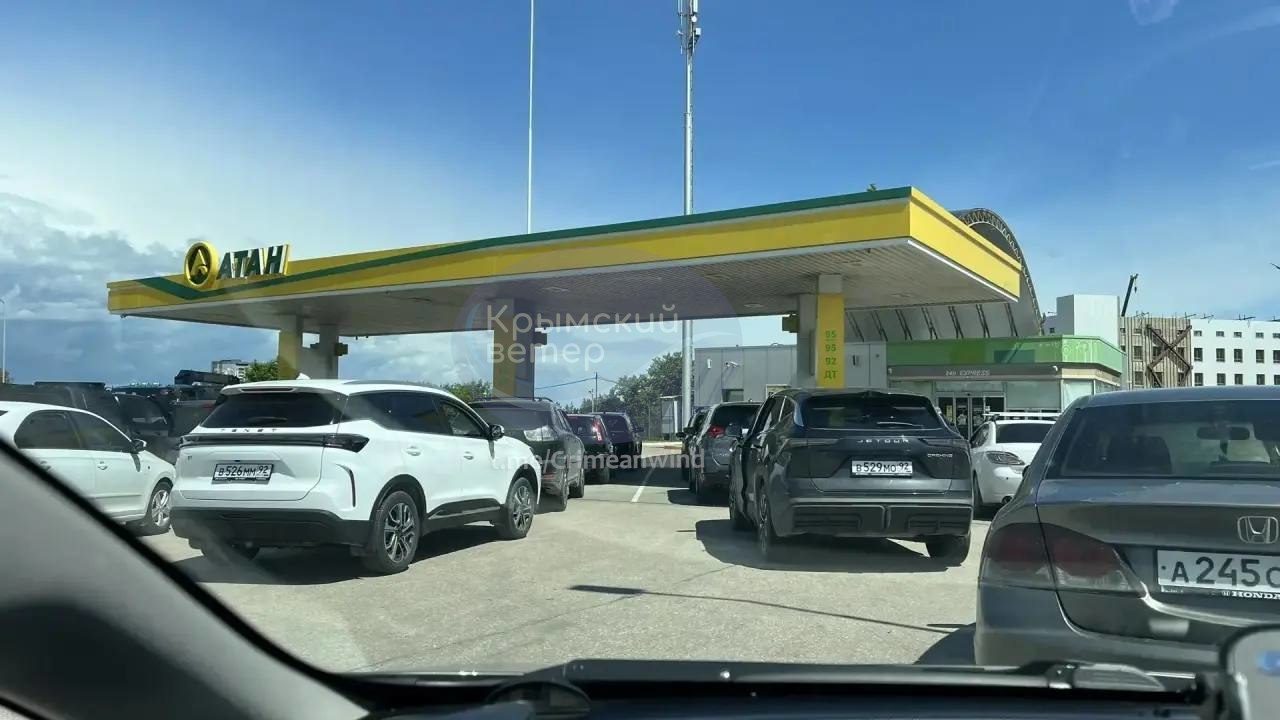В Крыму обострилась нехватка горючего: на АЗС ввели жесткие ограничения ➤ Главное.net