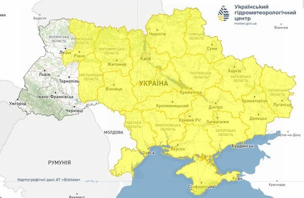 Літо відкладається: Україну накриють дощі, грози та холод