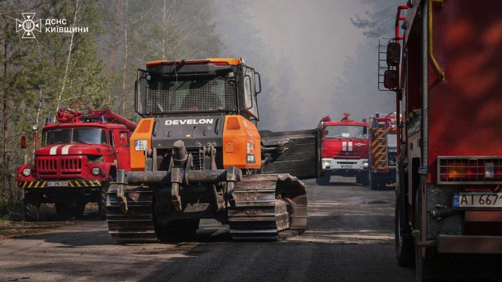 У Чорнобилі горить ліс: чи є небезпека поширення радіації 4 У Чорнобилі горить ліс: чи є небезпека поширення радіації