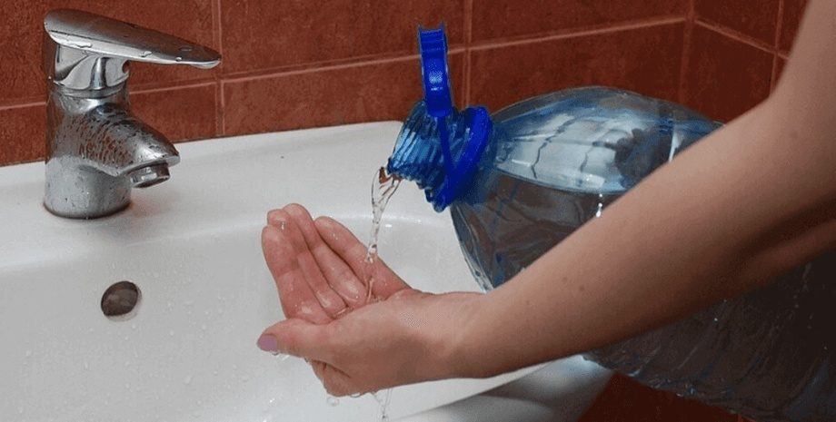 Украинцам посоветовали делать запасы воды
