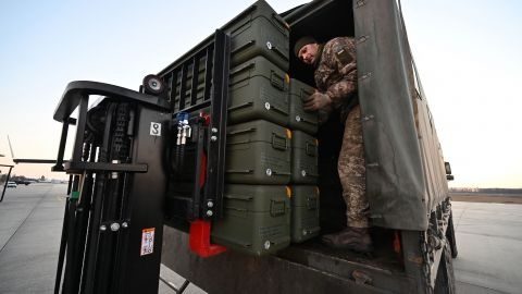 Европа начала отказываться от финансирования оружия для Украины через США