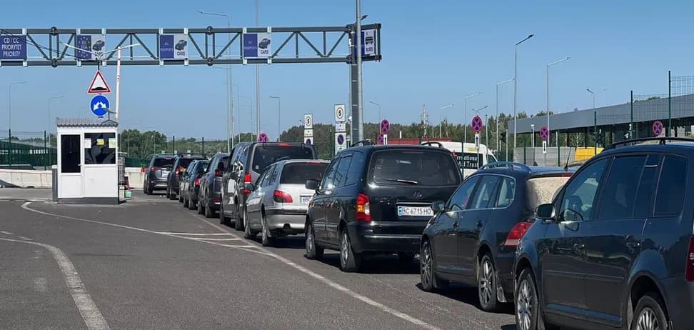 На кордоні з Румунією ввели несподівану заборону: кого більше не пропускають ➤ Главное.net