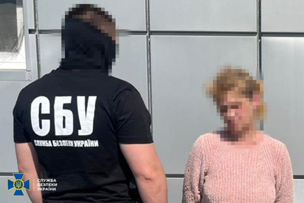 Предательница в Донецкой области прятала в своем доме российского боевика 3 Предательница в Донецкой области прятала в своем доме российского боевика