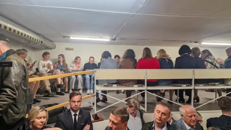 Воздушная тревога в Вильнюсе из-за дрона: как жители и руководство Литвы спускались в укрытие 3 Воздушная тревога в Вильнюсе из-за дрона: как жители и руководство Литвы спускались в укрытие