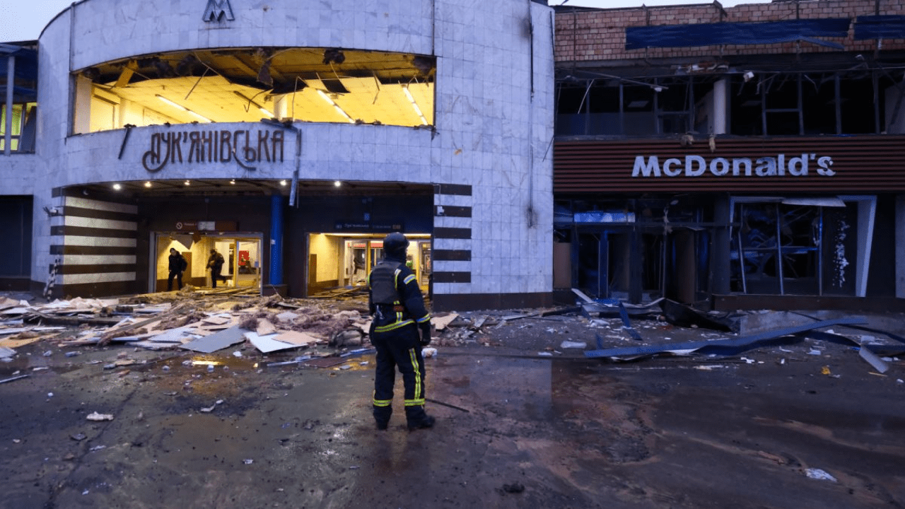 Легендарный McDonald’s на Лукьяновке оперативно возобновил работу ➤ Главное.net