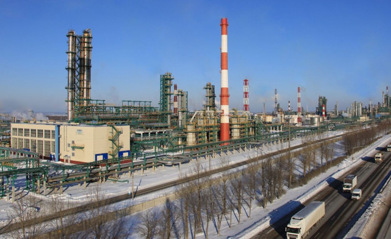 Атака дронів в РФ: під удар потрапив один із найбільших нафтопереробних заводів у Ярославлі (відео, фото)
