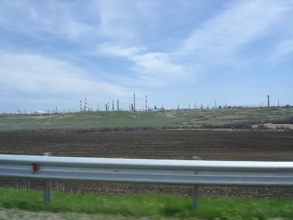 У російській Сизрані горить НПЗ після удару дронів (фото, відео) 3 У російській Сизрані горить НПЗ після удару дронів (фото, відео)