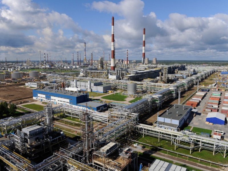 Атака дронів в РФ: під удар потрапив один із найбільших нафтопереробних заводів у Ярославлі (відео, фото)