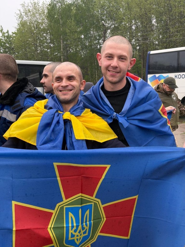 Обмен 1000 на 1000: из российского плена освобождена первая группа украинских защитников (фото) 4 Обмен 1000 на 1000: из российского плена освобождена первая группа украинских защитников (фото)