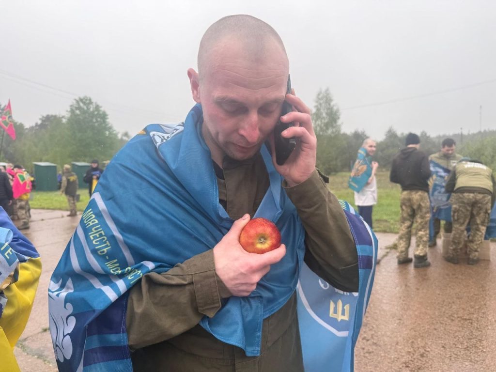 Обмен 1000 на 1000: из российского плена освобождена первая группа украинских защитников (фото) 3 Обмен 1000 на 1000: из российского плена освобождена первая группа украинских защитников (фото)