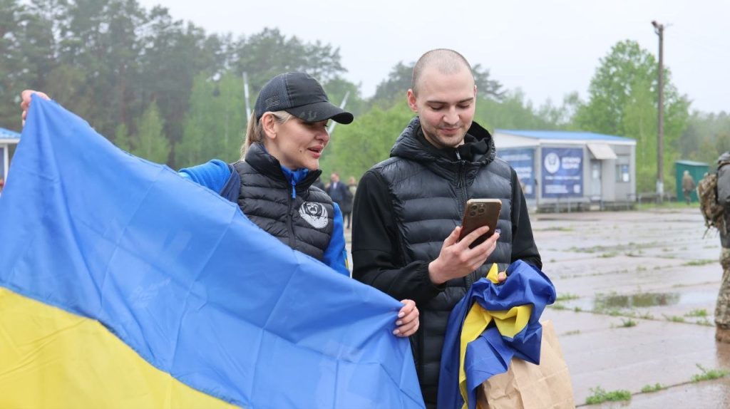 Обмен 1000 на 1000: из российского плена освобождена первая группа украинских защитников (фото) 7 Обмен 1000 на 1000: из российского плена освобождена первая группа украинских защитников (фото)