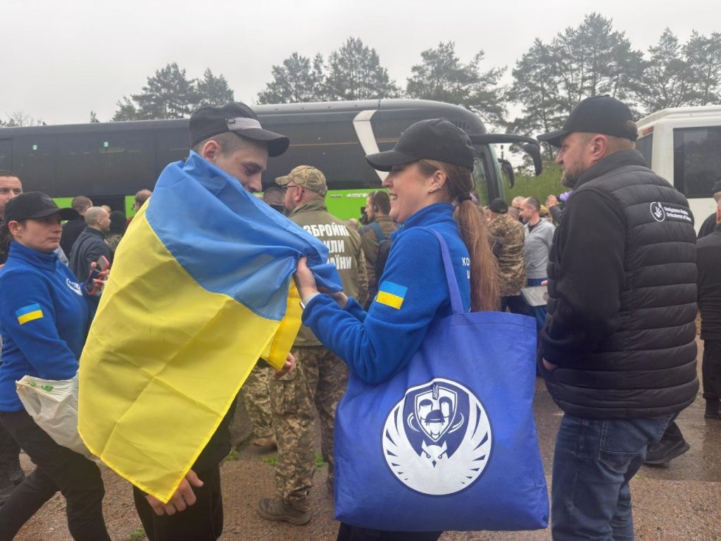 Обмен 1000 на 1000: из российского плена освобождена первая группа украинских защитников (фото) 10 Обмен 1000 на 1000: из российского плена освобождена первая группа украинских защитников (фото)