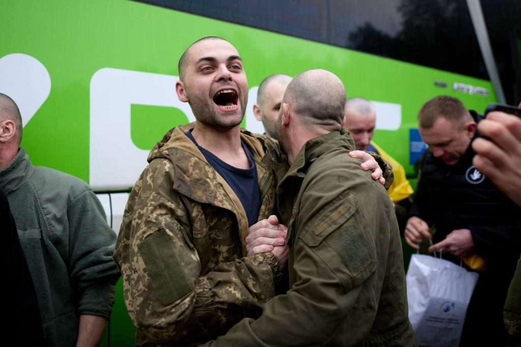 Обмен 1000 на 1000: из российского плена освобождена первая группа украинских защитников (фото) 14 Обмен 1000 на 1000: из российского плена освобождена первая группа украинских защитников (фото)