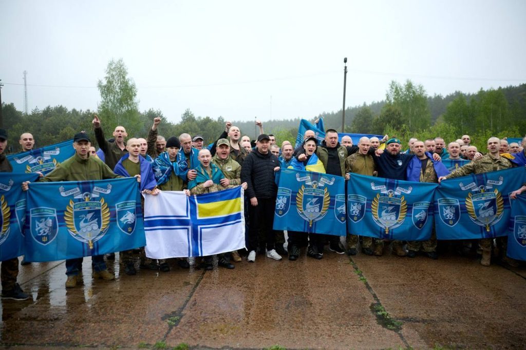Обмен 1000 на 1000: из российского плена освобождена первая группа украинских защитников (фото) 20 Обмен 1000 на 1000: из российского плена освобождена первая группа украинских защитников (фото)