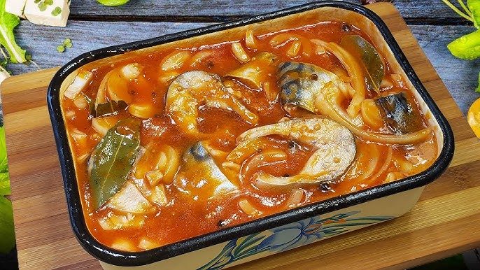 Маринована скумбрія в томатному соусі