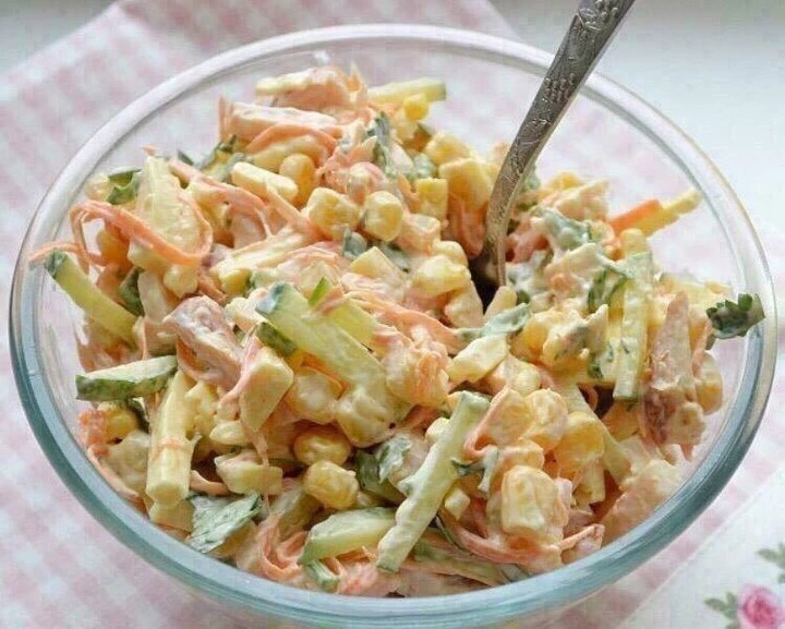Салат с курицей, морковью и сыром
