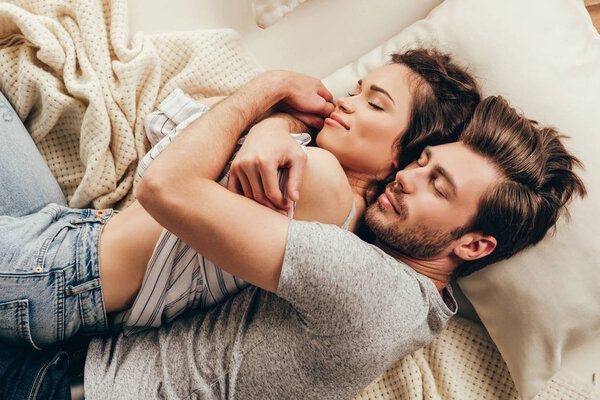Немає сексу — є наслідки: що відбувається з організмом