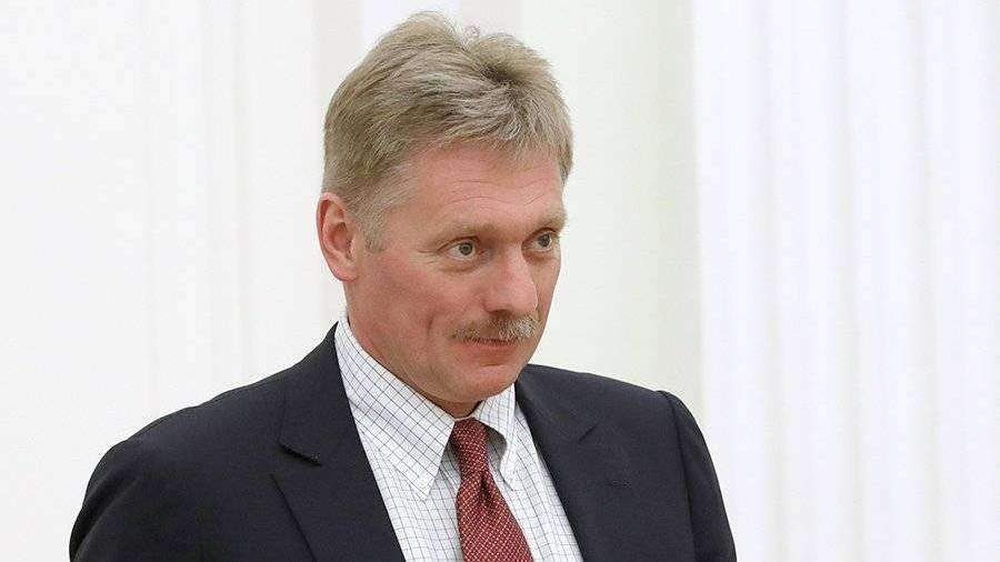Почервонілий Пєсков відповів на указ Зеленського дозволити парад 9 травня
