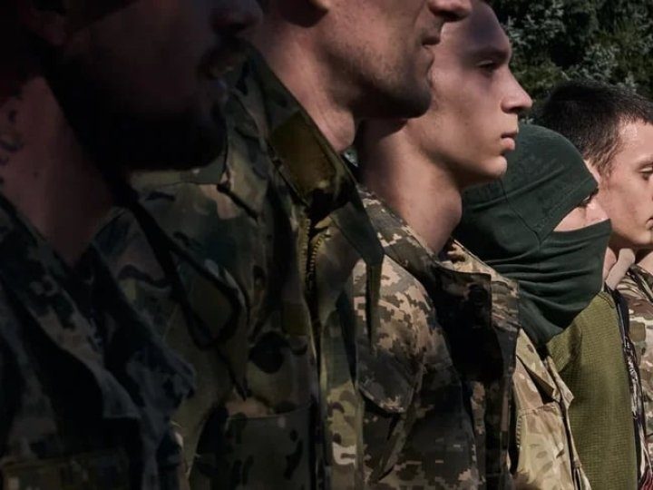 На Закарпатті натовп штурмував ТЦК: військові відкрили вогонь