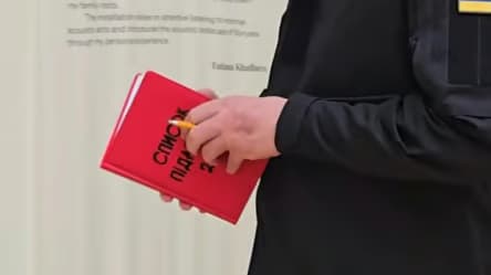 Український військовий влаштував перформанс у павільйоні РФ на Венеційській бієнале-2026 (відео)