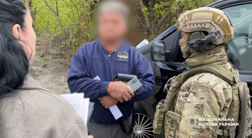 Засновник християнського центру для дітей упродовж 15 років знущався з дівчаток (відео затримання) 4 Засновник християнського центру для дітей упродовж 15 років знущався з дівчаток (відео затримання)