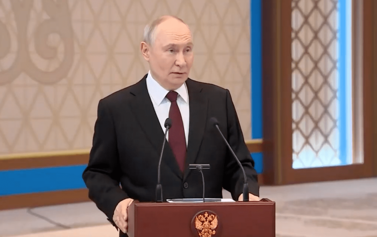 Стресс или проблемы со здоровьем? ИИ разобрал странное поведение Путина ➤ Главное.net