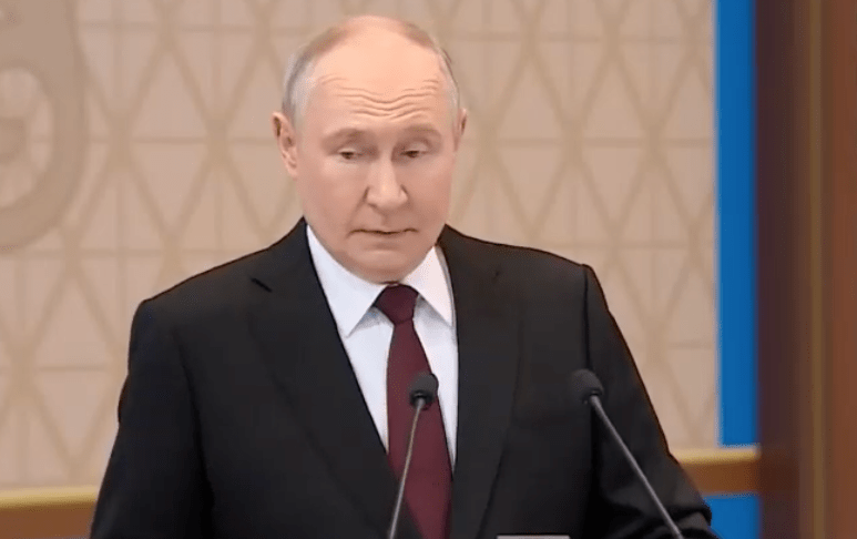 Стрес чи проблеми зі здоров’ям? ШІ розібрав дивну поведінку Путіна під час виступу