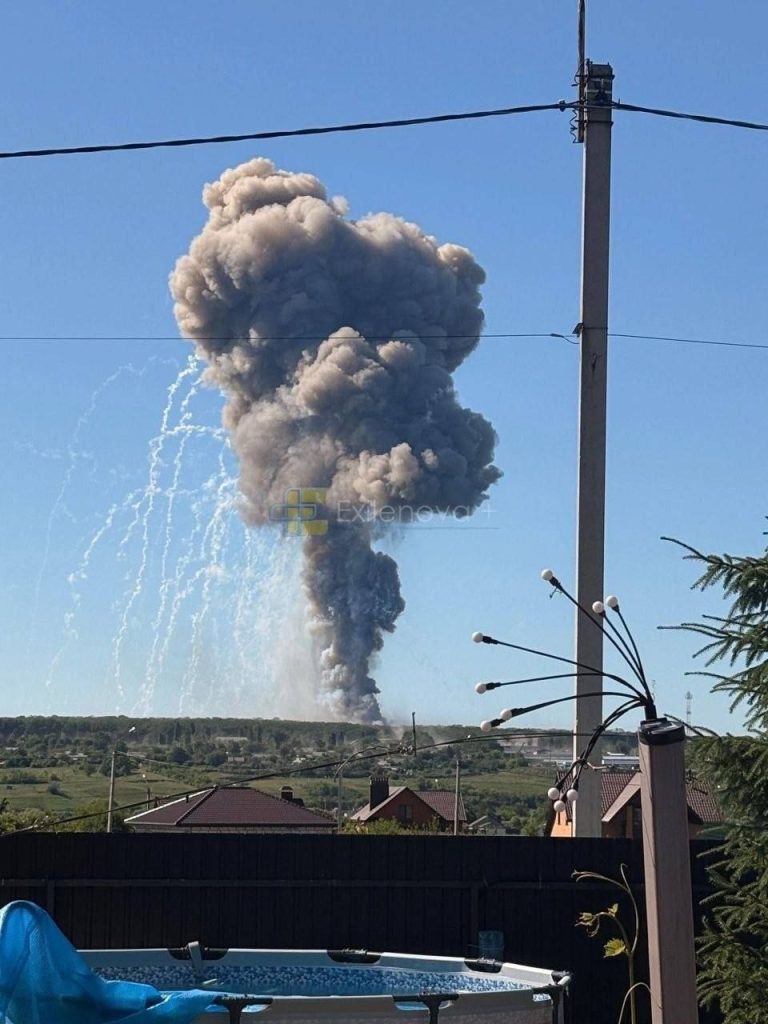Серія потужних вибухів сколихнула Бєлгород (фото) 2 Серія потужних вибухів сколихнула Бєлгород (фото)
