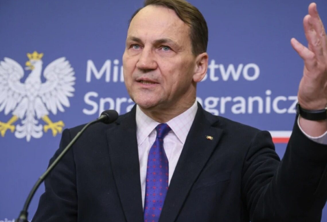 Сикорский показал Навроцкому, как в РФ радуются его решению
