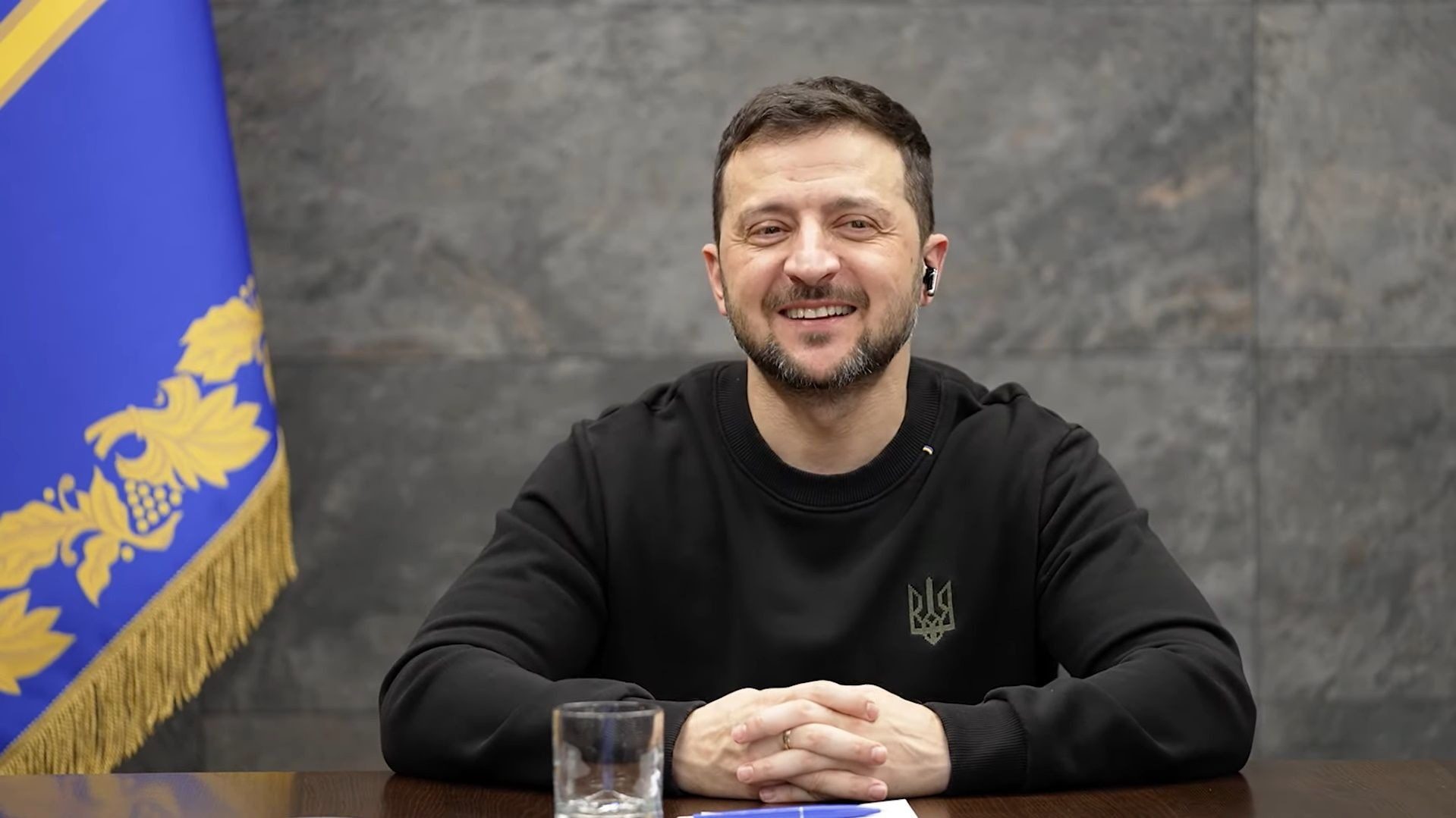 Що в навушниках у Зеленського: відповідь вразила ➤ Prozoro.net.ua