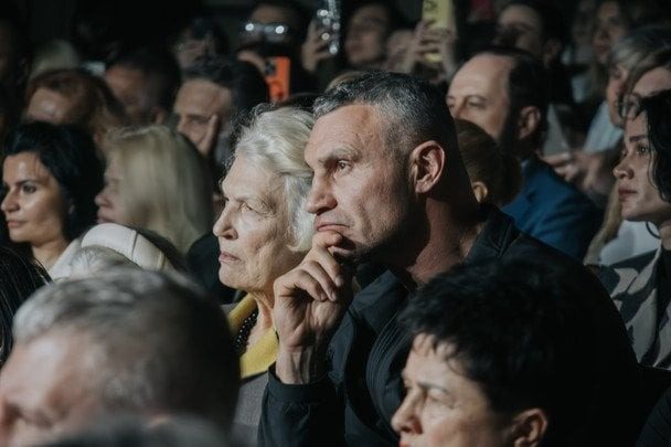 Кличко показал 76-летнюю маму и ошеломил ее видом (фото) 3 Кличко показал 76-летнюю маму и ошеломил ее видом (фото)