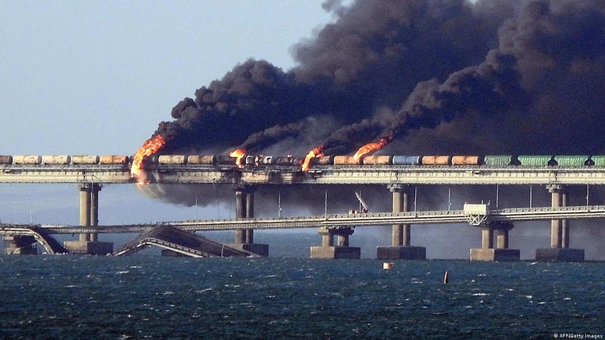 Над Крымским мосто нависла новая угроза: рухнет без ракет