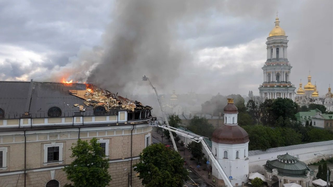Під час гасіння пожежі в Києво-Печерській лаврі з’явився знак (фото)