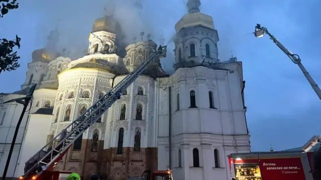 Під час гасіння пожежі в Києво-Печерській лаврі з’явився знак (фото) ➤ Prozoro.net.ua