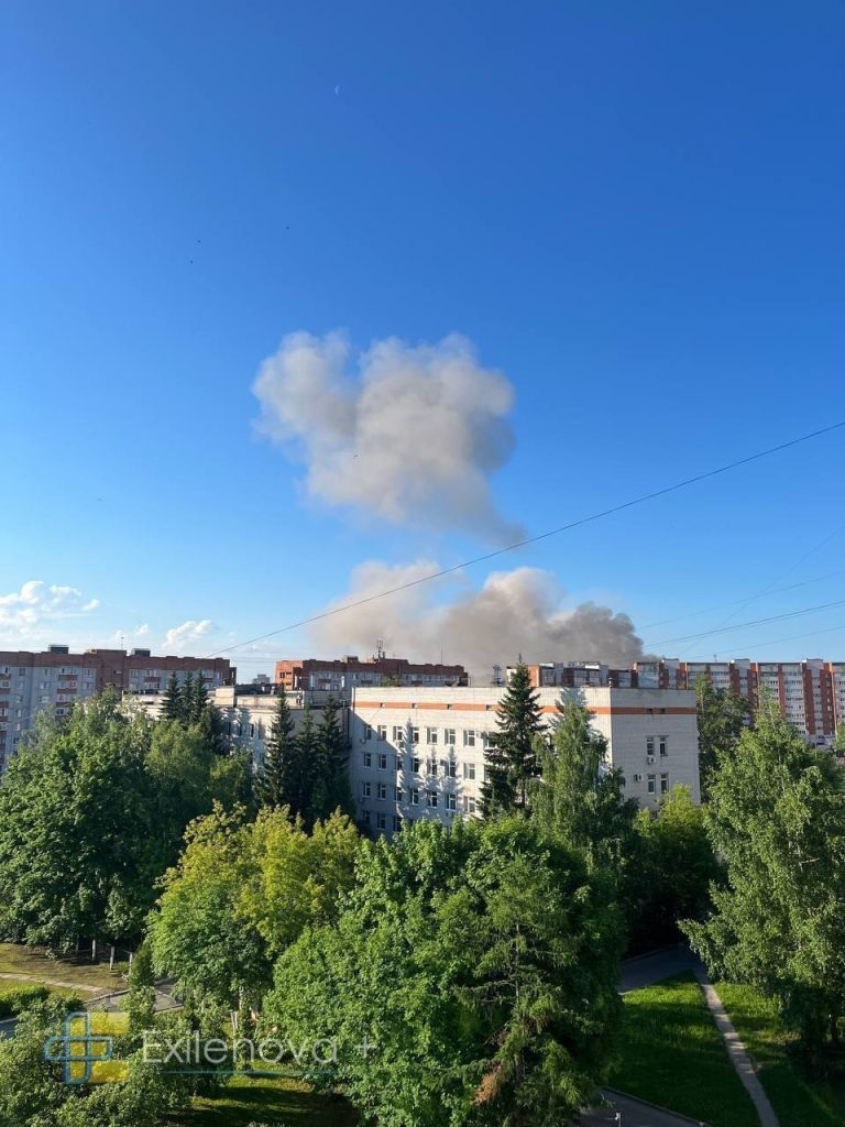Ракеты "Фламинго" ударили по оборонному заводу в Чебоксарах в 1000 км от фронта (видео) 4 Ракеты "Фламинго" ударили по оборонному заводу в Чебоксарах в 1000 км от фронта (видео)
