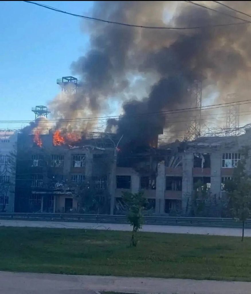 Ракеты "Фламинго" ударили по оборонному заводу в Чебоксарах в 1000 км от фронта (видео) 7 Ракеты "Фламинго" ударили по оборонному заводу в Чебоксарах в 1000 км от фронта (видео)