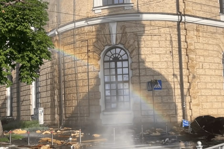 Під час гасіння пожежі в Києво-Печерській лаврі з'явився знак (фото) 3 Під час гасіння пожежі в Києво-Печерській лаврі з'явився знак (фото)