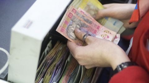 НБУ вилучає старі гривні: якими банкнотами не можна буде платити