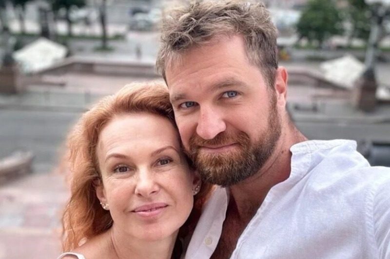Украинский актер женился на старшей на 15 лет возлюбленной ➤ Главное.net