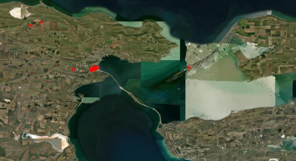 Серія вибухів пролунала у Криму: горить ТЕЦ, відключають світла, перекрито Керченський міст