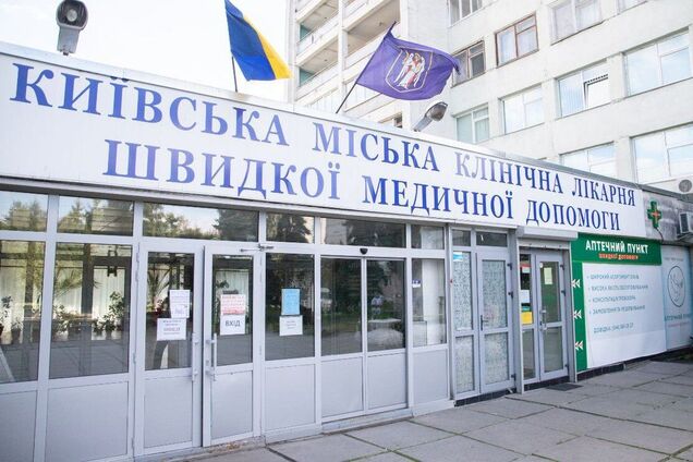Директора лікарні швидкої допомоги в Києві звільнили після смерті пораненого військового