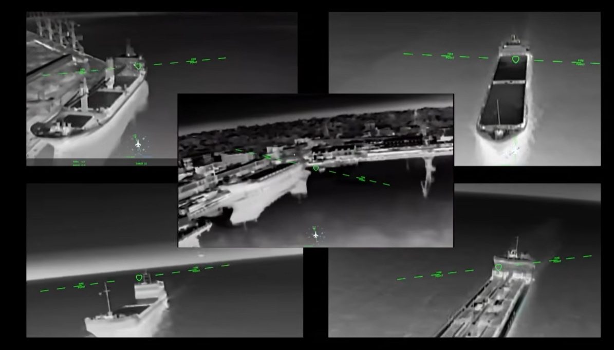 Дроны СБС атаковали сразу пять судов оккупантов в Азовском море (видео)