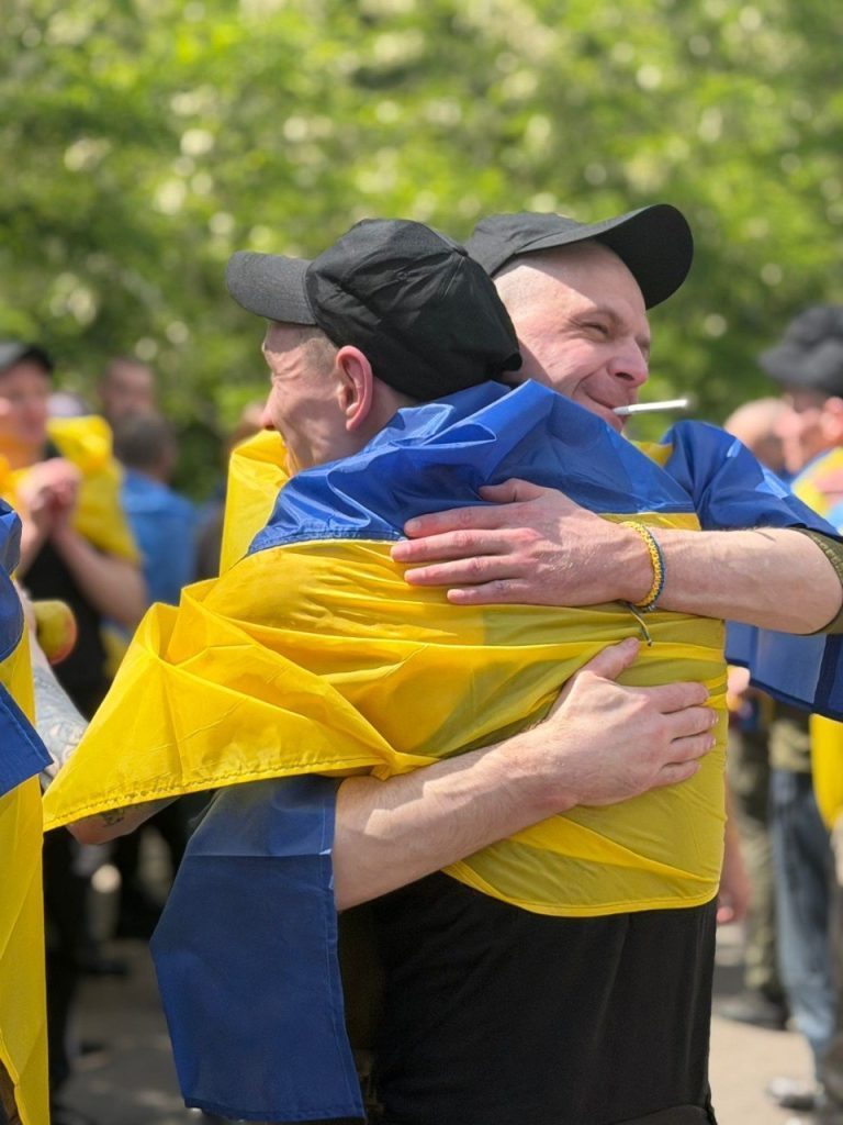 Украина освободила из российского плена еще 186 граждан (фото)