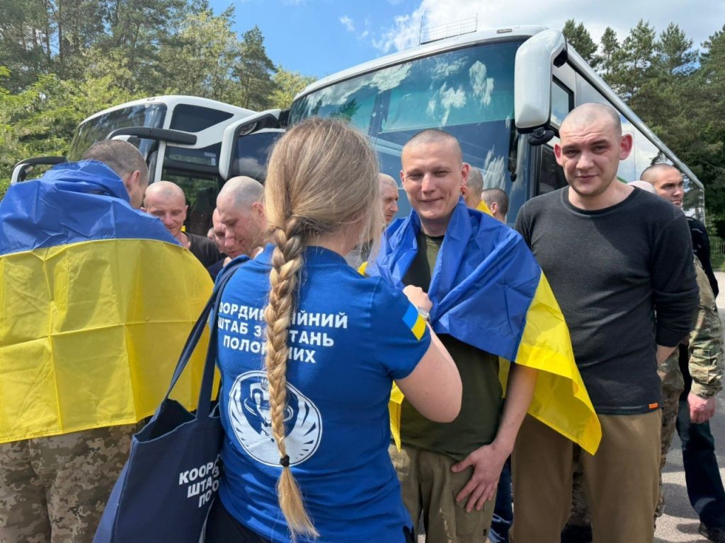 Украина освободила из российского плена еще 186 граждан (фото)