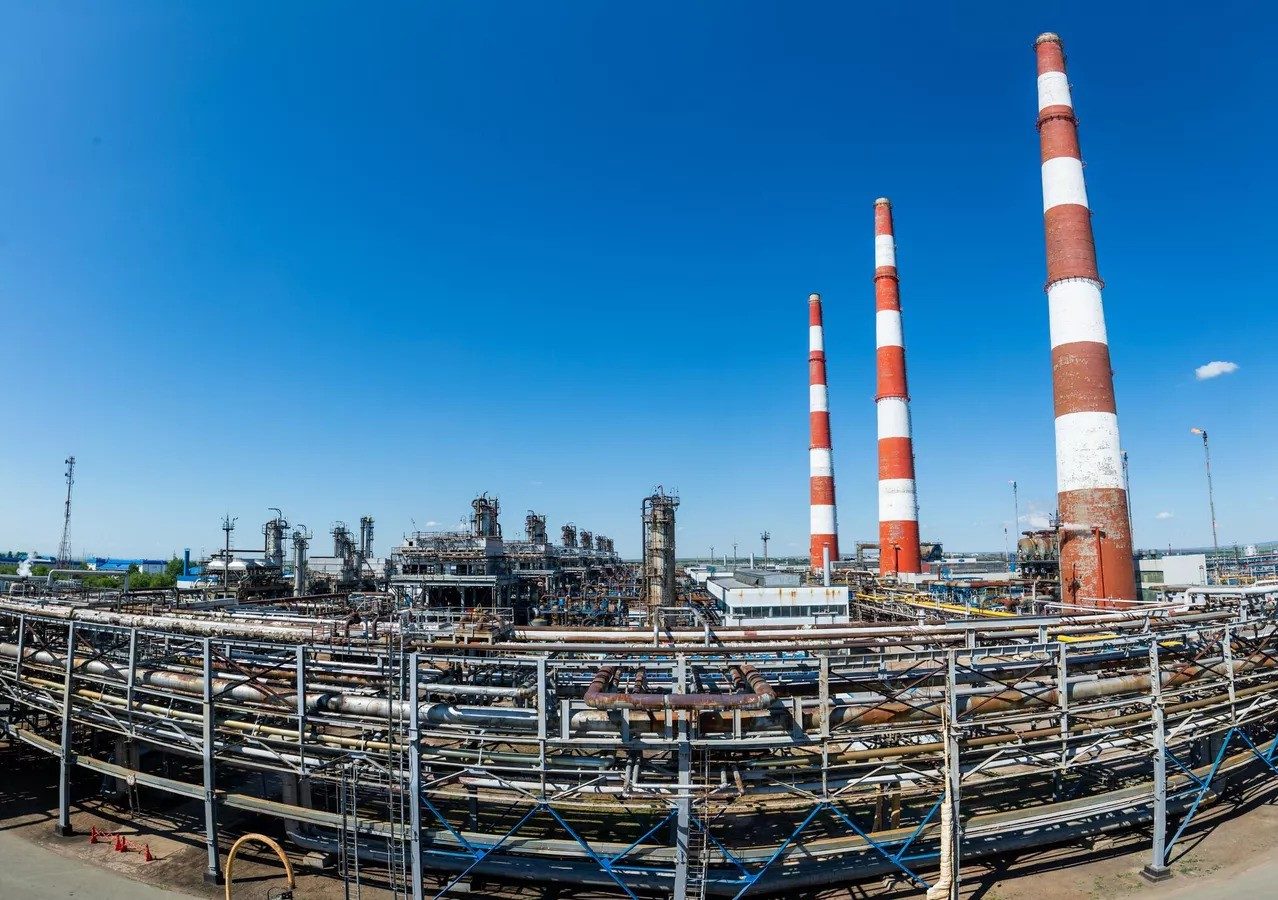 Безпілотники атакували газопереробний завод в Оренбурзі (відео)