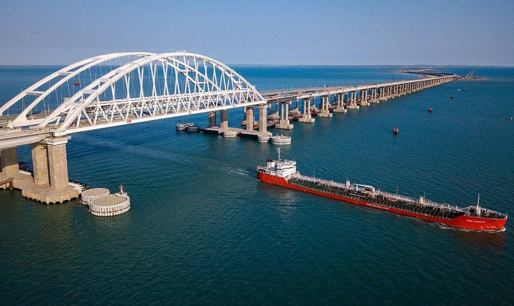Над Крымским мосто нависла новая угроза: рухнет без ракет